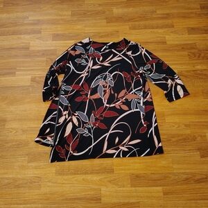 Ladies 1X Trending Upscale Expensive Floral Tunic